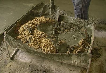 Цемент, щебенка, песок и вода – основные компоненты бетоносмеси